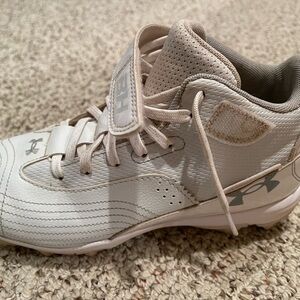 Girls baseball cleats